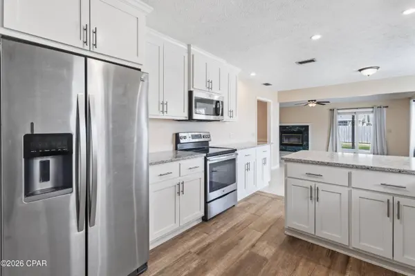 1803 Massachusetts AVE, Lynn Haven, FL 32444