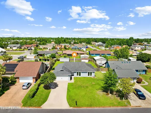 1542 Blue Grass LN, Lynn Haven, FL 32444