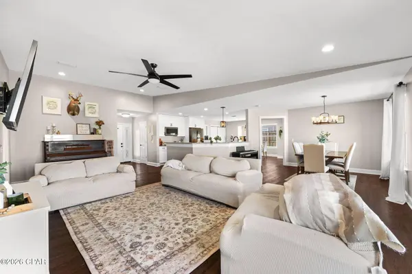 1542 Blue Grass LN, Lynn Haven, FL 32444
