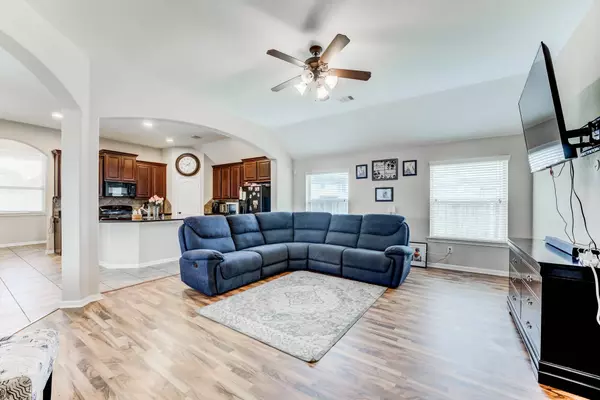 9902 Smokey Quartz LN, Rosharon, TX 77583