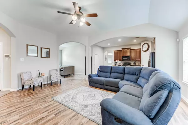 9902 Smokey Quartz LN, Rosharon, TX 77583