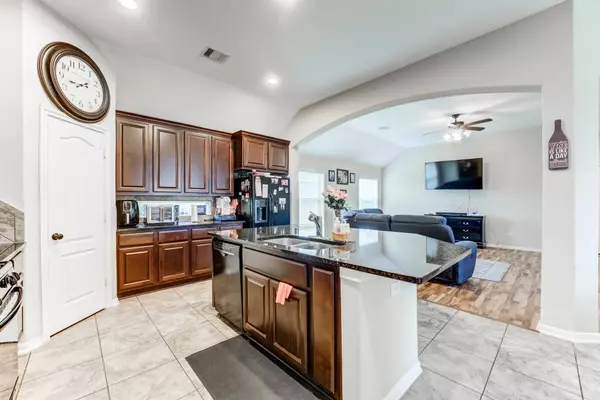 9902 Smokey Quartz LN, Rosharon, TX 77583