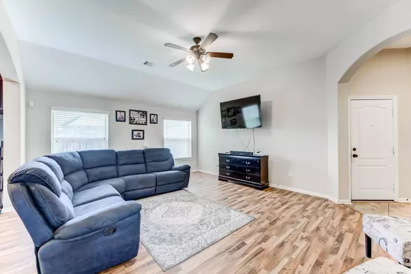 9902 Smokey Quartz LN, Rosharon, TX 77583