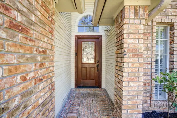 8306 Lake Crystal DR, Houston, TX 77095