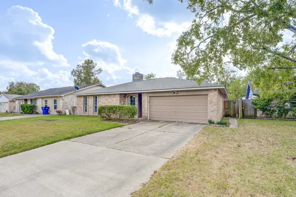 16926 Blackhawk BLVD, Friendswood, TX 77546