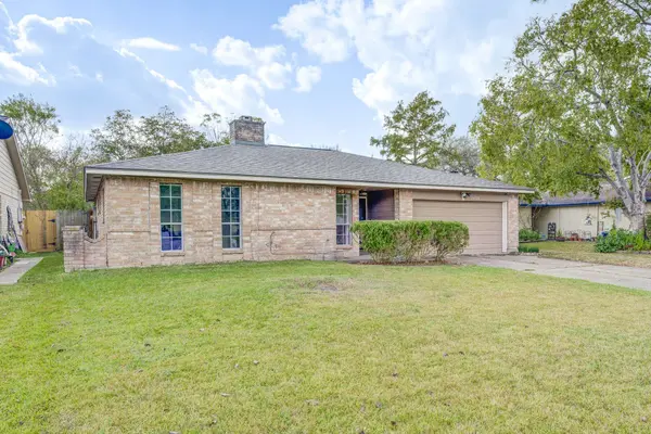 16926 Blackhawk BLVD, Friendswood, TX 77546