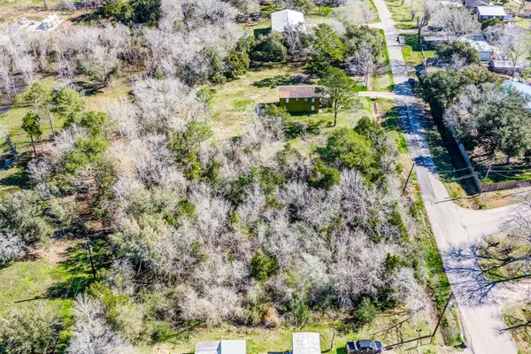 405 Snug Harbor DR, Liverpool, TX 77577