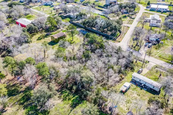 405 Snug Harbor DR, Liverpool, TX 77577