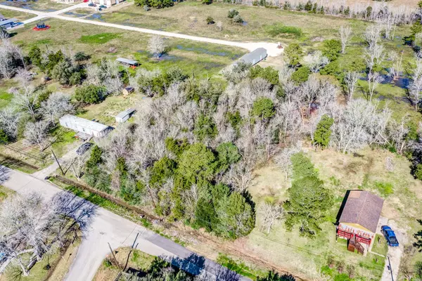 405 Snug Harbor DR, Liverpool, TX 77577