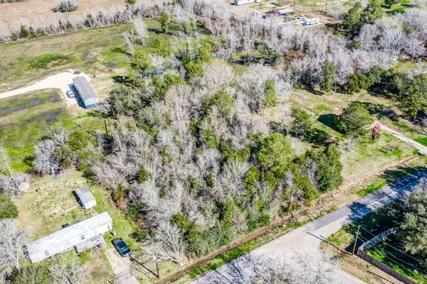 405 Snug Harbor DR, Liverpool, TX 77577