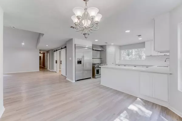 81 Oak Grove LN, Conroe, TX 77304