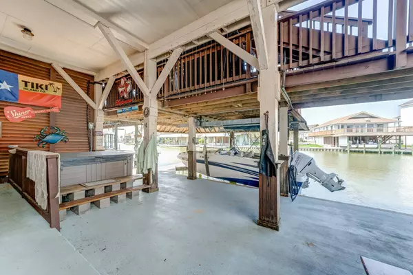 1822 Port O'Call ST, Galveston, TX 77554