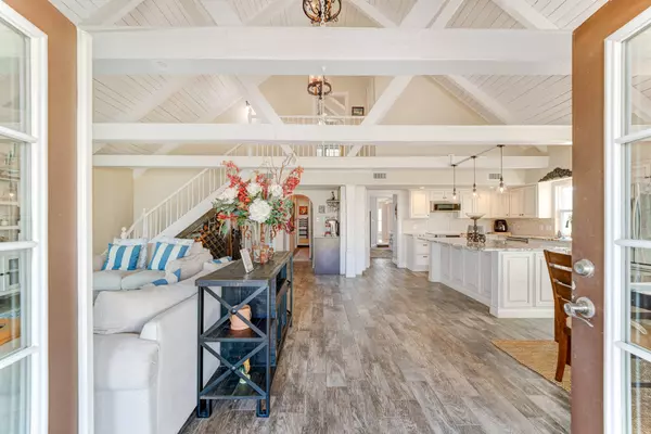 1822 Port O'Call ST, Galveston, TX 77554