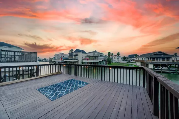 1822 Port O'Call ST, Galveston, TX 77554