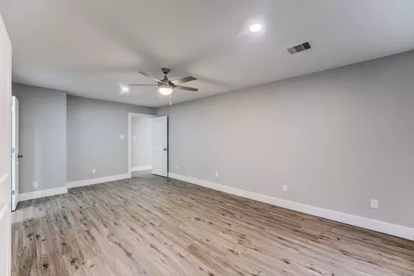 5535 Elm Springs DR, Houston, TX 77048