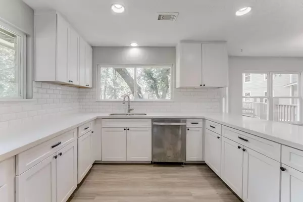 81 Oak Grove LN, Conroe, TX 77304