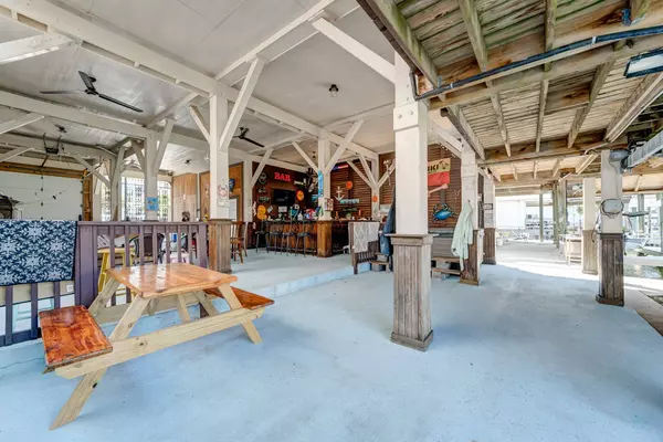 1822 Port O'Call ST, Galveston, TX 77554