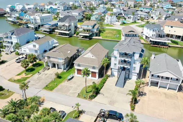 1822 Port O'Call ST, Galveston, TX 77554