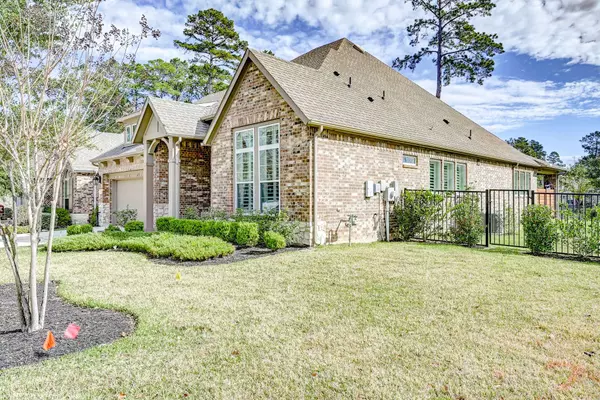 404 Summit Ridge CT, Conroe, TX 77318
