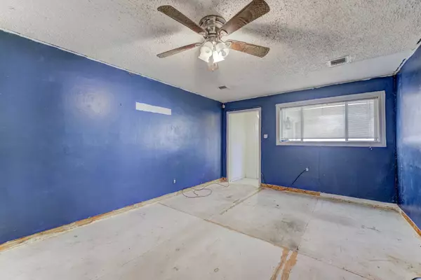 2805 N Houston DR, La Marque, TX 77568