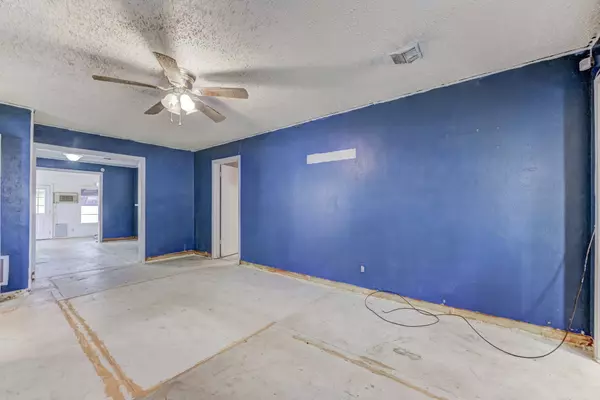 2805 N Houston DR, La Marque, TX 77568