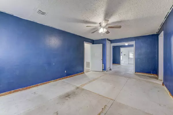 2805 N Houston DR, La Marque, TX 77568