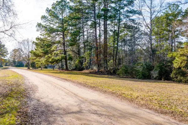 53 Smith LOOP N, Cleveland, TX 77327