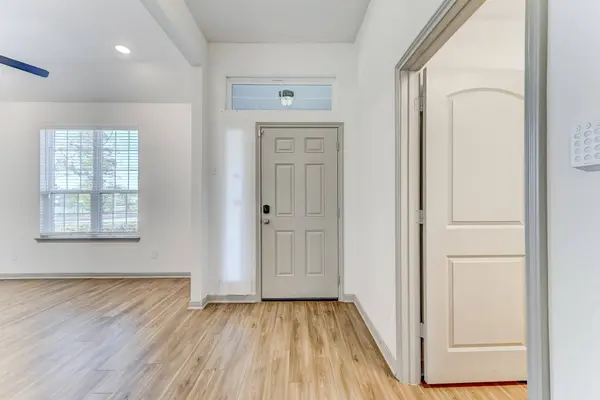 204 Shoreview DR, Conroe, TX 77303