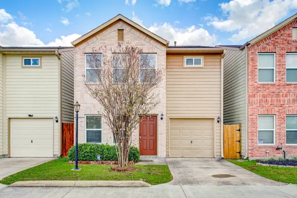 5124 Pinemont PL, Houston, TX 77092
