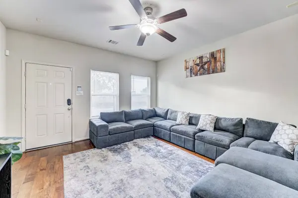 5124 Pinemont PL, Houston, TX 77092