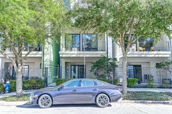 2705 St Emanuel ST, Houston, TX 77004