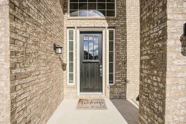 219 Bentwater LN, Clute, TX 77531