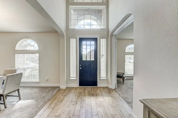 219 Bentwater LN, Clute, TX 77531