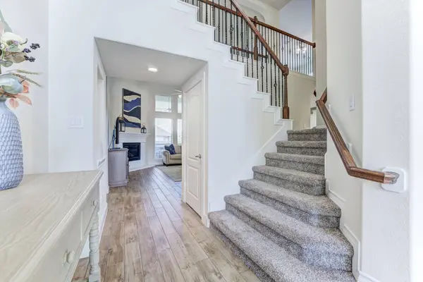 219 Bentwater LN, Clute, TX 77531