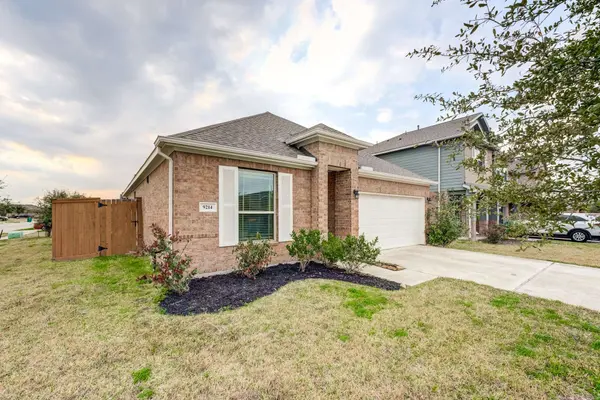 9214 Penfield DR, Rosharon, TX 77583