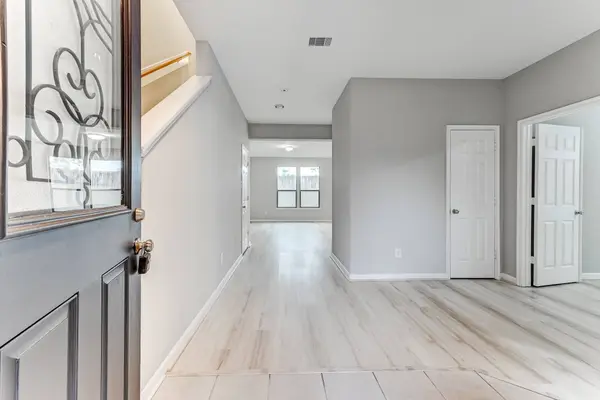 4706 Mint TRL, Houston, TX 77066