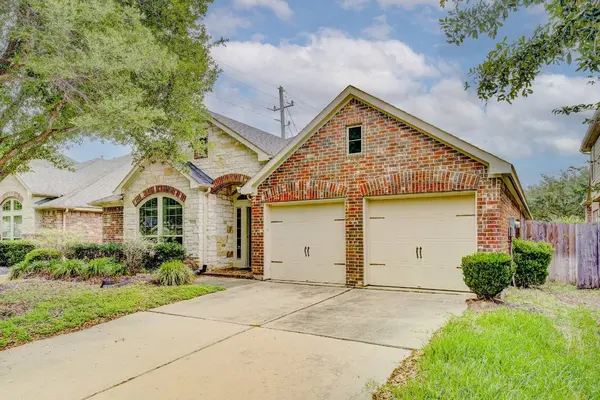 6027 Falling Briar LN, Sugar Land, TX 77479