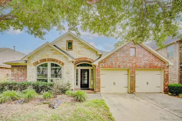 6027 Falling Briar LN, Sugar Land, TX 77479