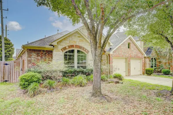 6027 Falling Briar LN, Sugar Land, TX 77479