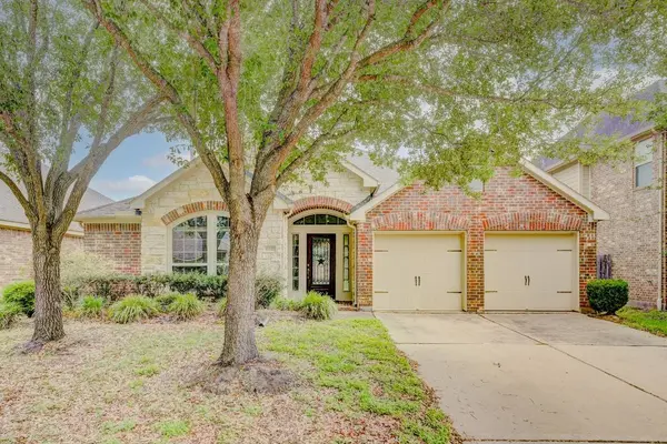6027 Falling Briar LN, Sugar Land, TX 77479