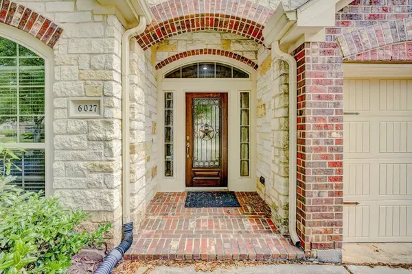6027 Falling Briar LN, Sugar Land, TX 77479