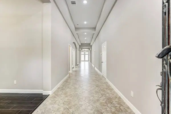 6027 Falling Briar LN, Sugar Land, TX 77479