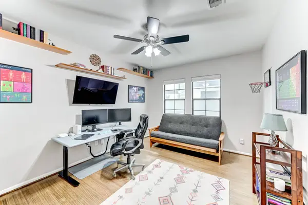 3954 Feagan ST, Houston, TX 77007
