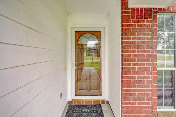 1140 Thomas DR, Angleton, TX 77515