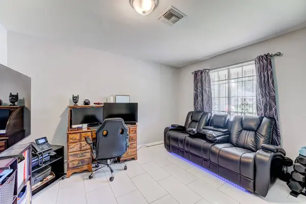 11819 S Nottingham CIR, Houston, TX 77071