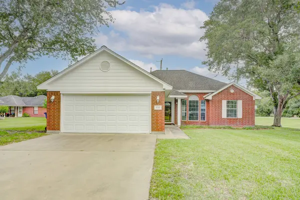 1140 Thomas DR, Angleton, TX 77515