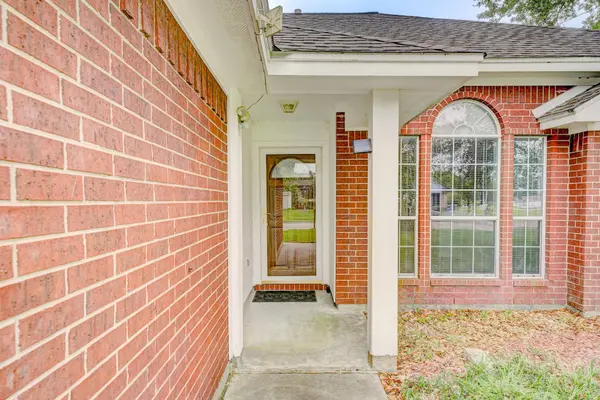 1140 Thomas DR, Angleton, TX 77515