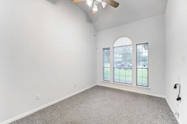 1140 Thomas DR, Angleton, TX 77515