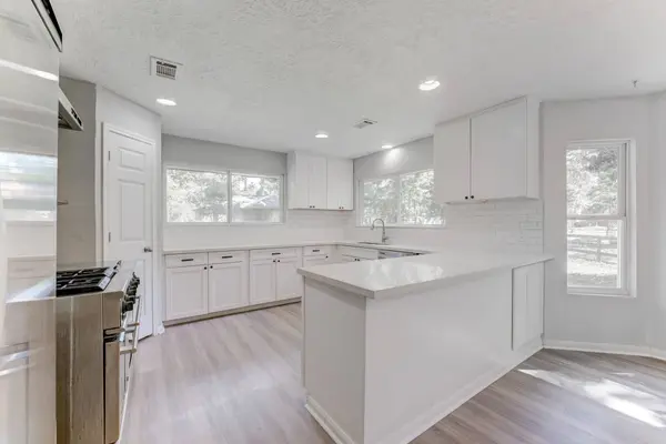 81 Oak Grove LN, Conroe, TX 77304