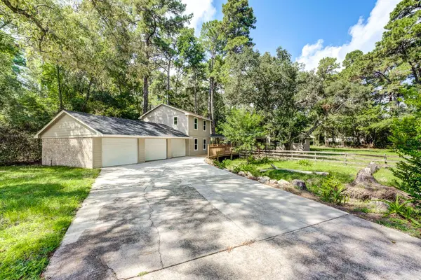 81 Oak Grove LN, Conroe, TX 77304